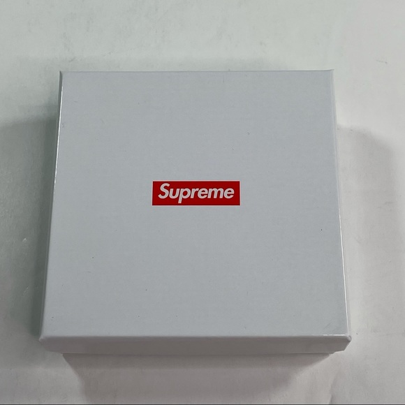 Supreme Silver English Pewter Mini Flask - Picture 9 of 13